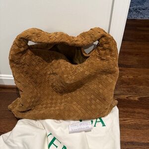 Bottega Veneta Large Hop Acorn Suede
